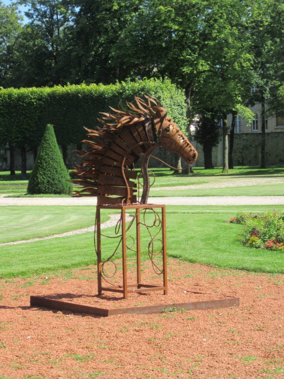 cheval lun.jpeg
