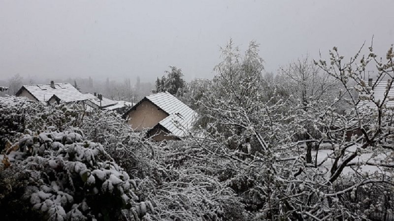 et la neige tombe à gros flocons...!