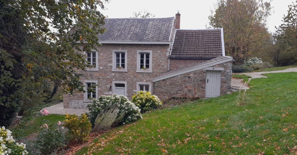 La maison avec la partie du futur potager à droite