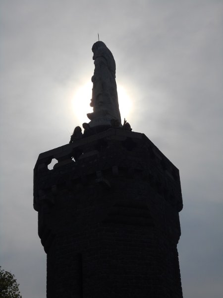 190421 statue au sommet de mont dol.JPG