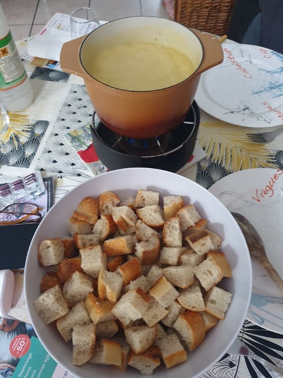 221229 fondue et pain.jpg