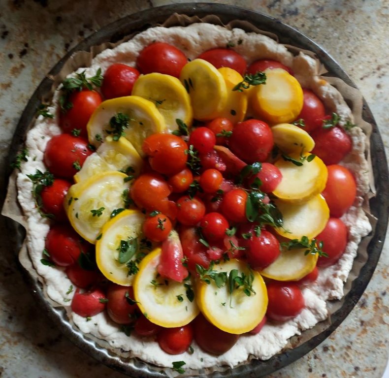 Tarte tomate courgette avant d'aller au four