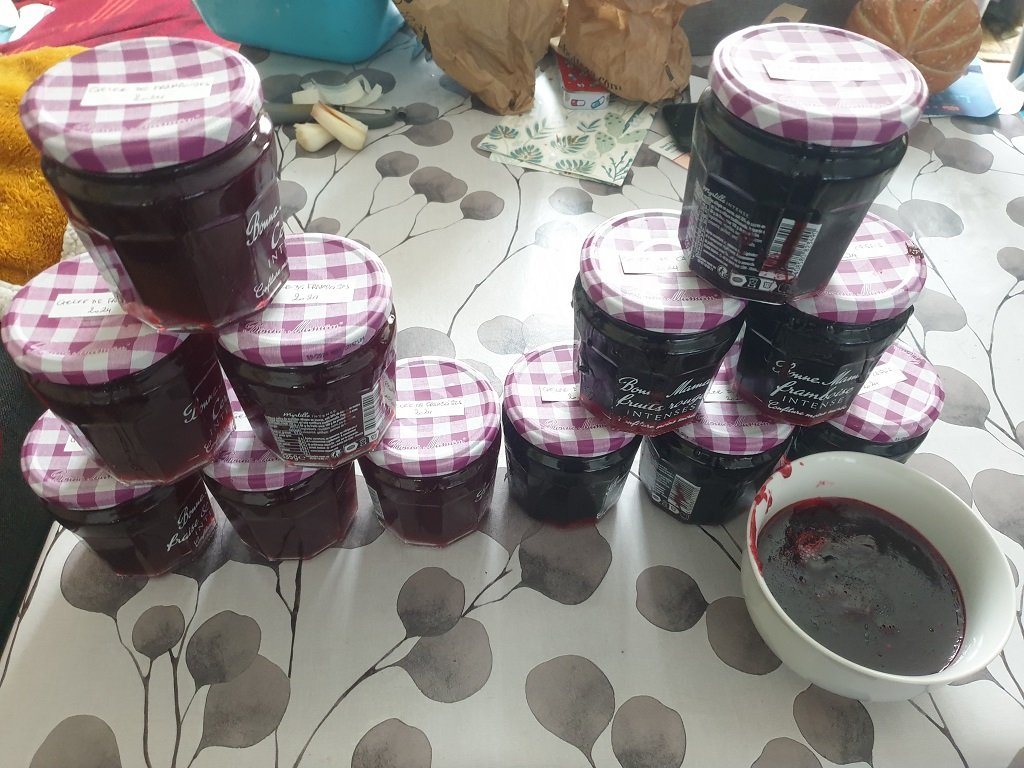 240707 gelée de framboises et cassis.jpg