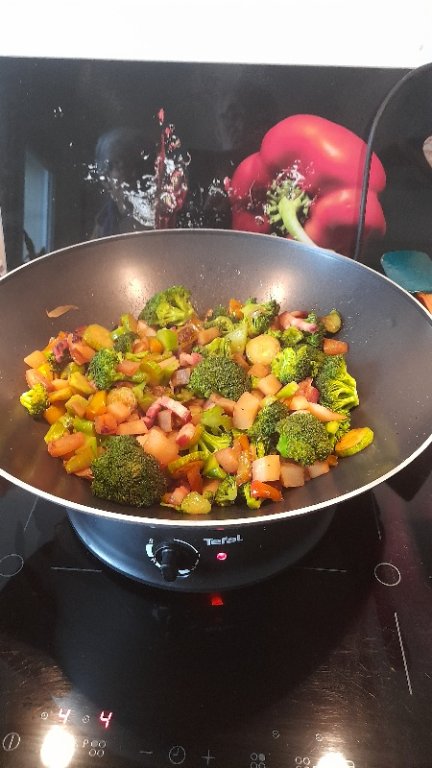 Brocolis/navets/radis noirs/poivrons/courgettes/oignons/lardons/miel